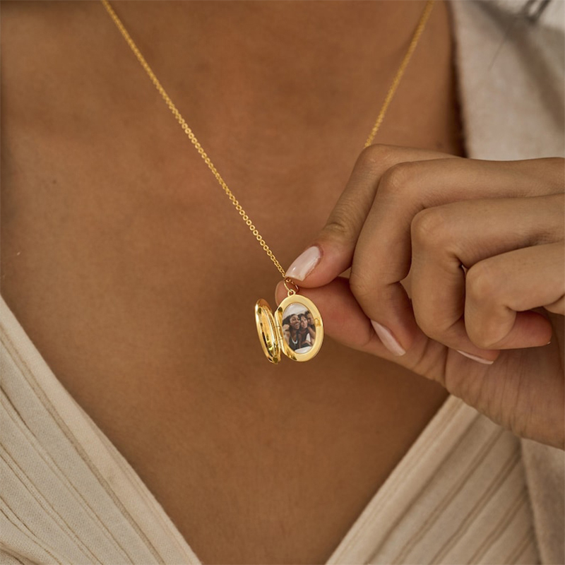 Custom Photo Oval Locket Necklace Custom Photo Oval Locket Necklace