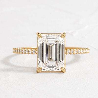 Elegant Emerald Cut Engagement Ring