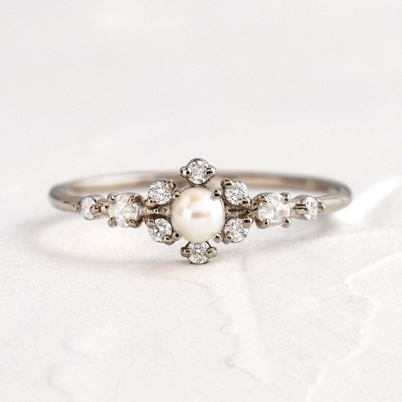 Fashion Flower Halo Pearl Weeding Ring