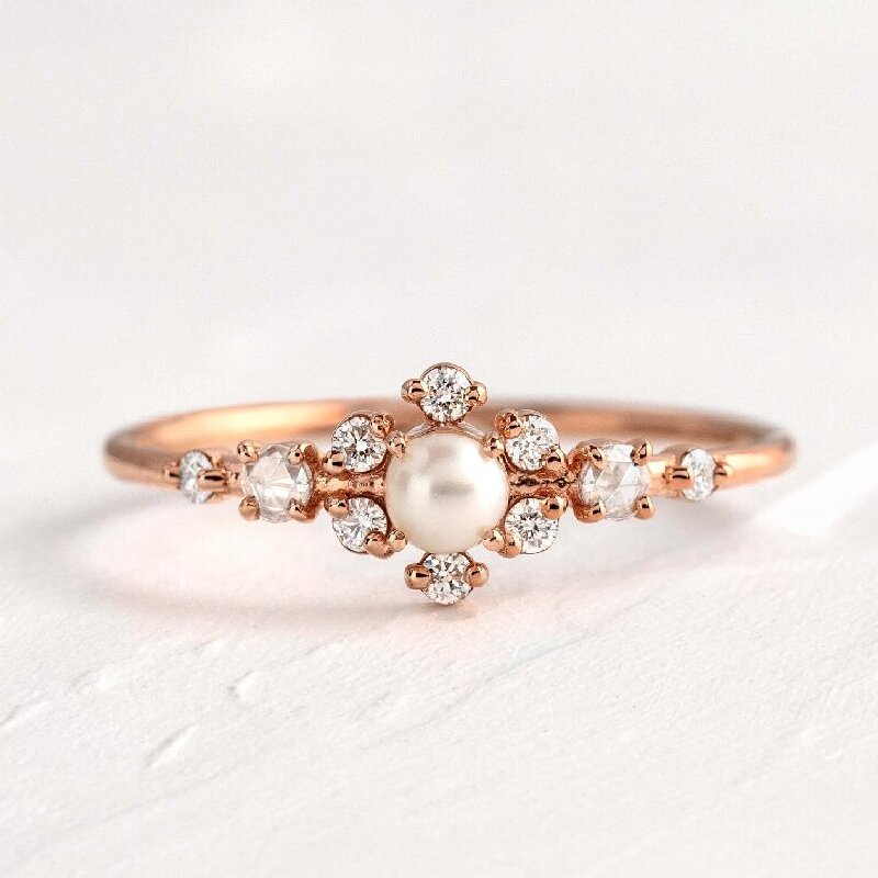 Fashion Flower Halo Pearl Weeding Ring