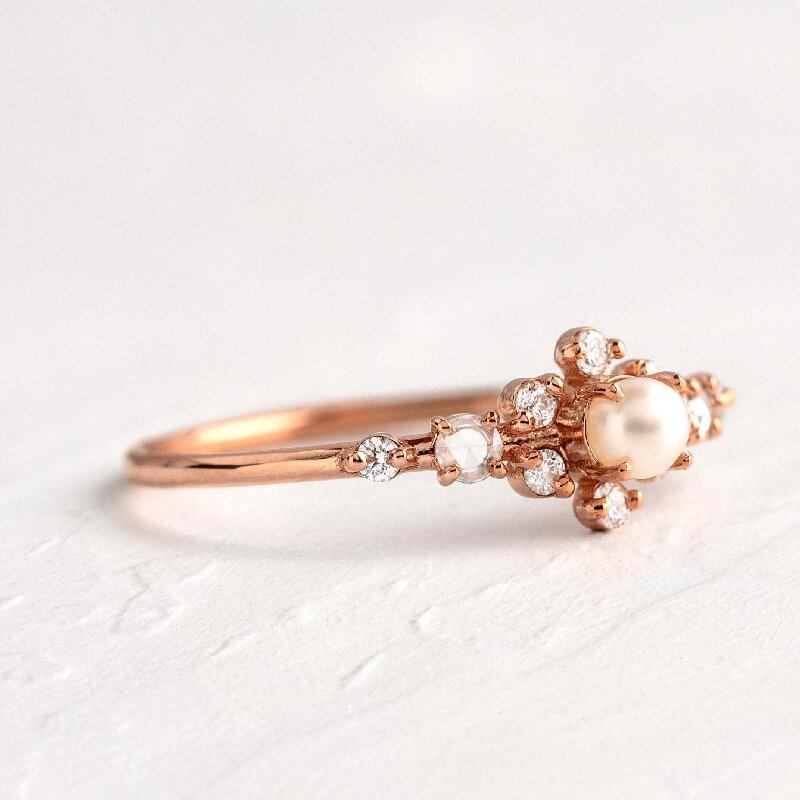 Fashion Flower Halo Pearl Weeding Ring