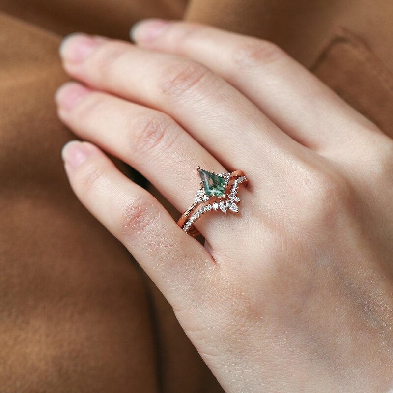 Kite Cut Moss Agate Engagement Ring Set