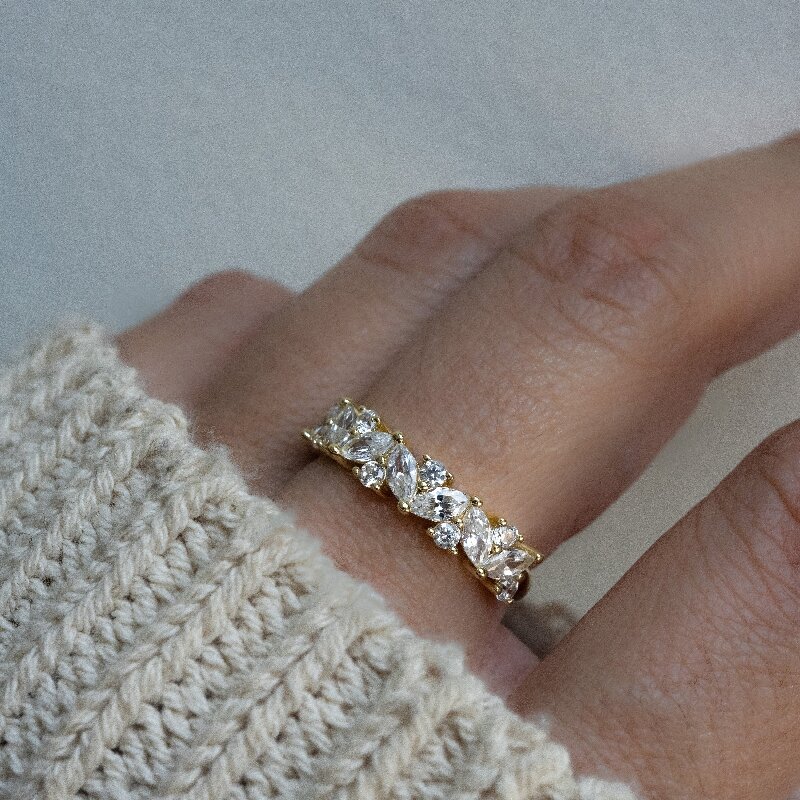 Scattered Zigzag Marquise and Round Cut Weeding Band
