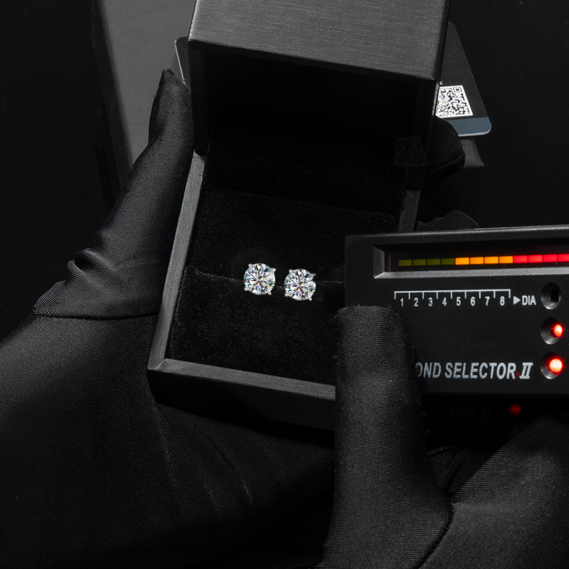 S925 Sterling Silver Moissanite Iced Out Round Cut Earrings S925 Sterling Silver Moissanite Iced Out Round Cut Earrings