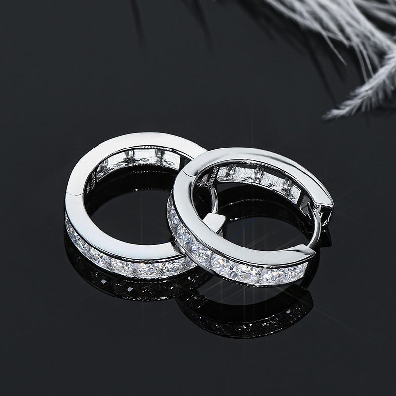 2.5mm Moissanite Hoop Earrings in S925 Sterling Silver