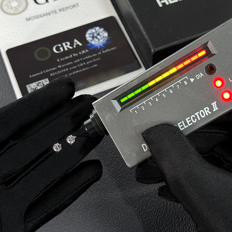 S925 Sterling Silver Moissanite Iced Out Dragon Claw Earrings S925 Sterling Silver Moissanite Iced Out Dragon Claw Earrings