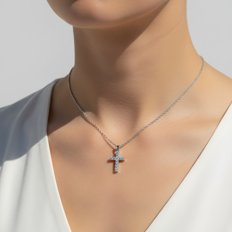 Round Cut Diamonds Cross Pendant in White Gold Round Cut Diamonds Cross Pendant in White Gold