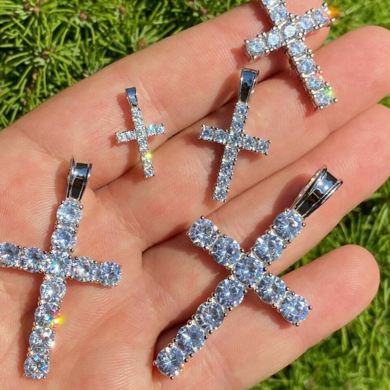 Round Cut Diamonds Cross Pendant in White Gold Round Cut Diamonds Cross Pendant in White Gold