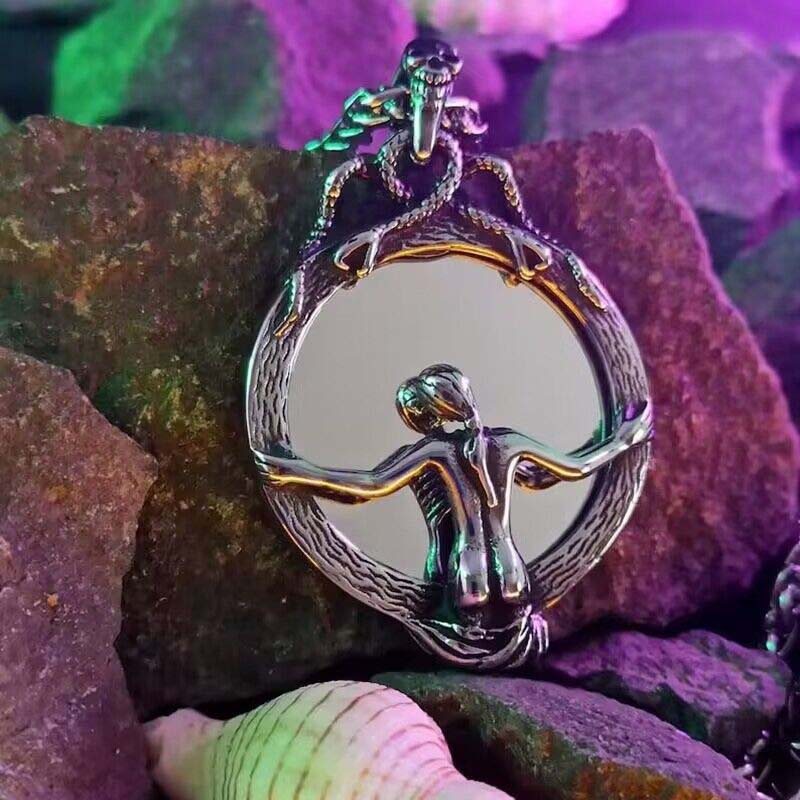 Skull Beauty Enchanting Mirror Pendant