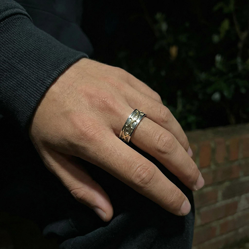 Crown of Thorns Rotatable Men's Wedding Band