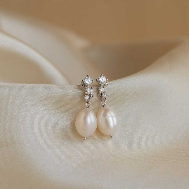Dangling Pearl Diamond Earrings
