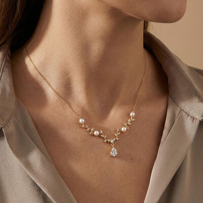 Diamond Mount Pearl Spring Necklace