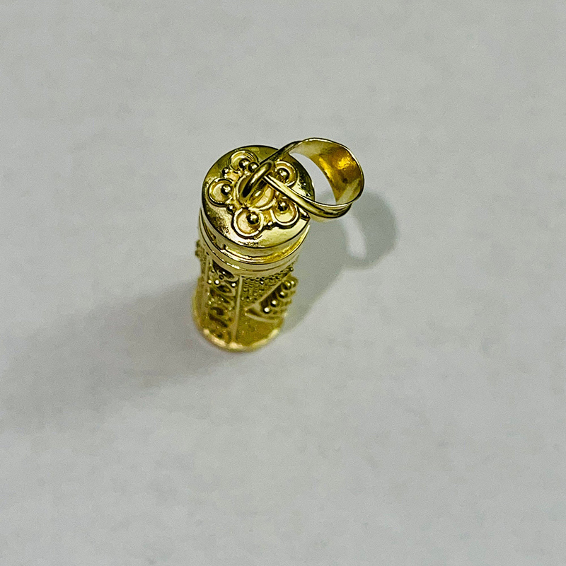 Cylinder Urn Pendant in Gold