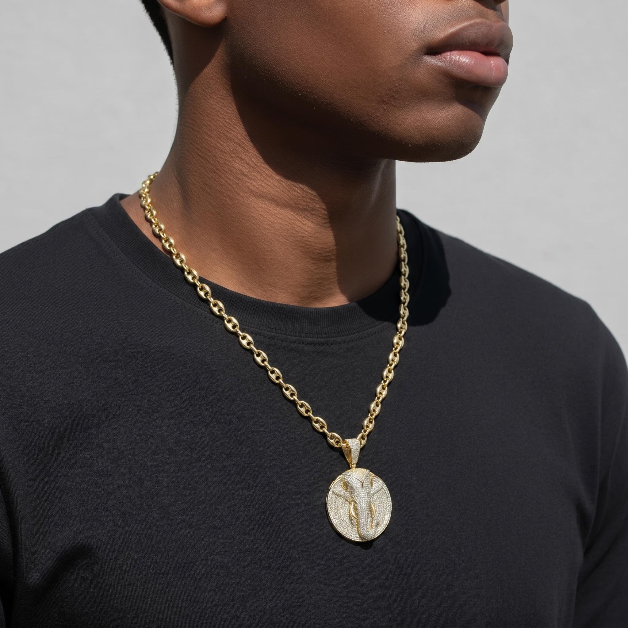 Elephant Disc Pendant in White Gold