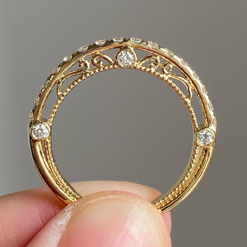 Vintage Patterned Round Cut Wedding Band