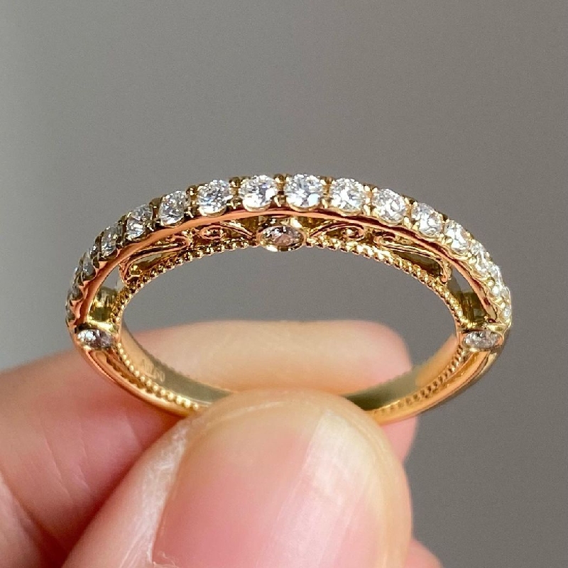 Vintage Patterned Round Cut Wedding Band