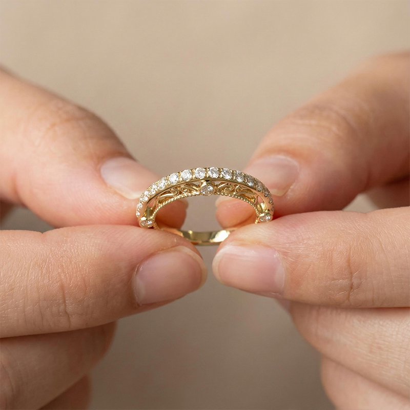 Vintage Patterned Round Cut Wedding Band Vintage Patterned Round Cut Wedding Band