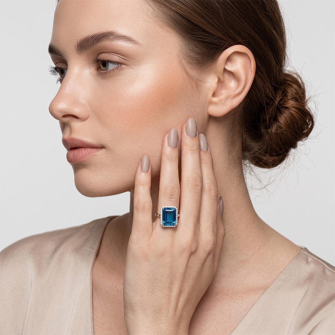 10.45CT Emerald-Cut 10ct Aquamarine Halo Engagement Ring 10.45CT Emerald-Cut 10ct Aquamarine Halo Engagement Ring