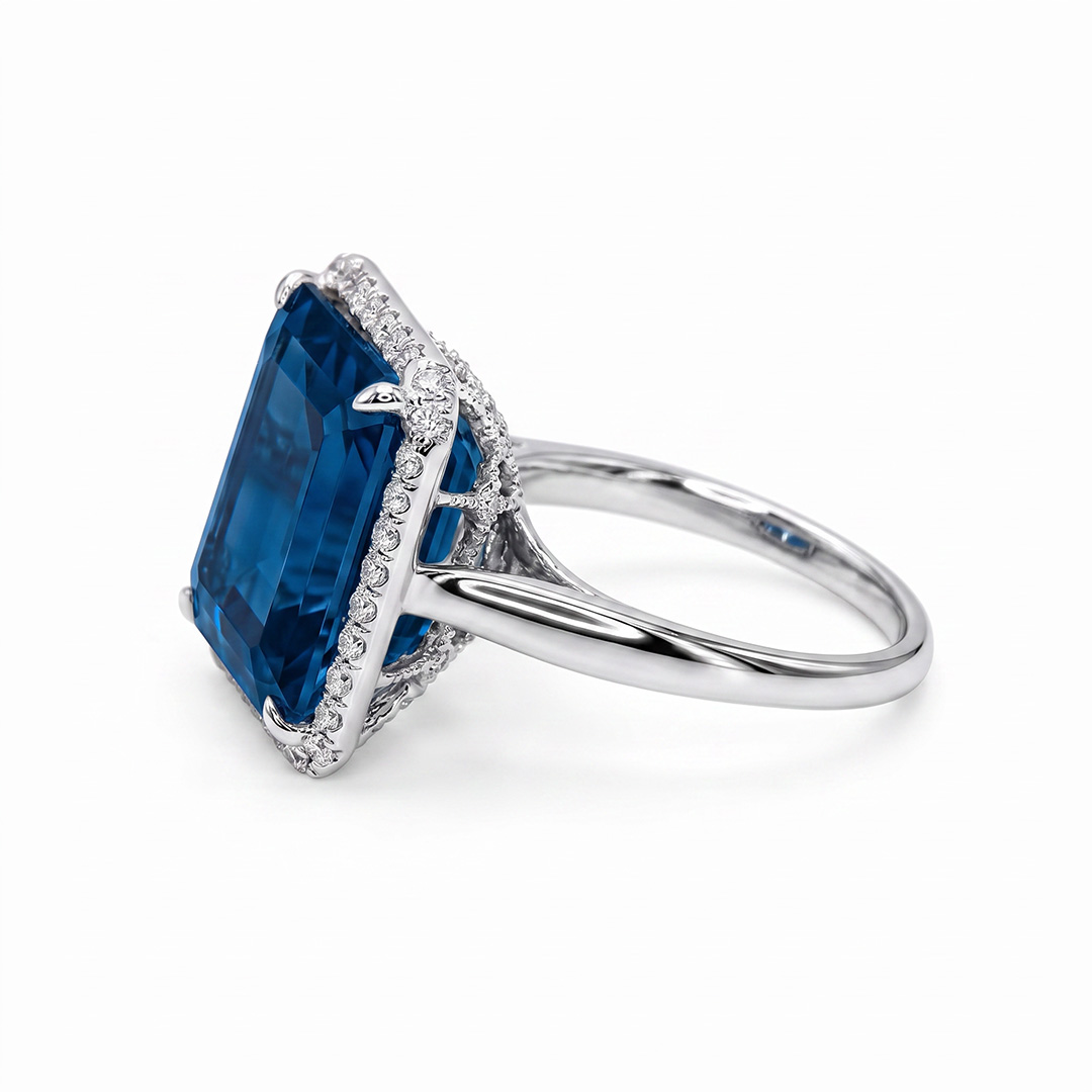 10.45CT Emerald-Cut 10ct Aquamarine Halo Engagement Ring 10.45CT Emerald-Cut 10ct Aquamarine Halo Engagement Ring