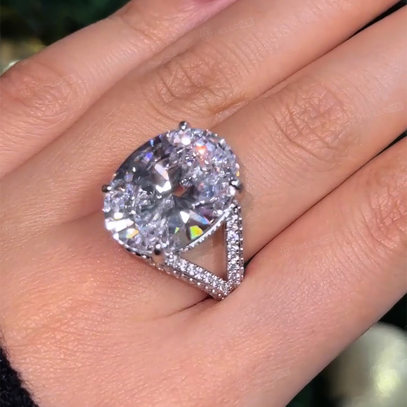 8ct Oval Cut Engagement Ring in Silver 8ct Oval Cut Engagement Ring in Silver