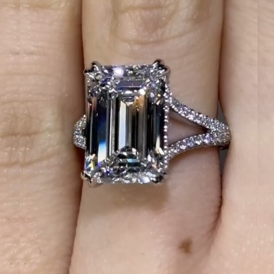 Elegant Emerald Cut Engagement Ring in Silver