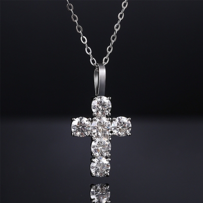 S925 Sterling Silver Moissanite Claw Ice Out Cross Pendant