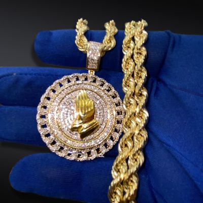 Cuban Disc Prayer Hand Pendant in Gold