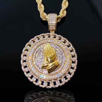Cuban Disc Prayer Hand Pendant in Gold