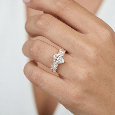 Luxury 10.5Ct Pear Cut Engagement Ring in Rose Gold
