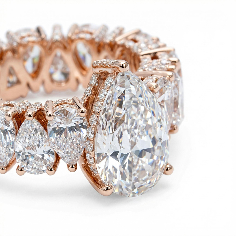 Luxury 10.5Ct Pear Cut Engagement Ring in Rose Gold
