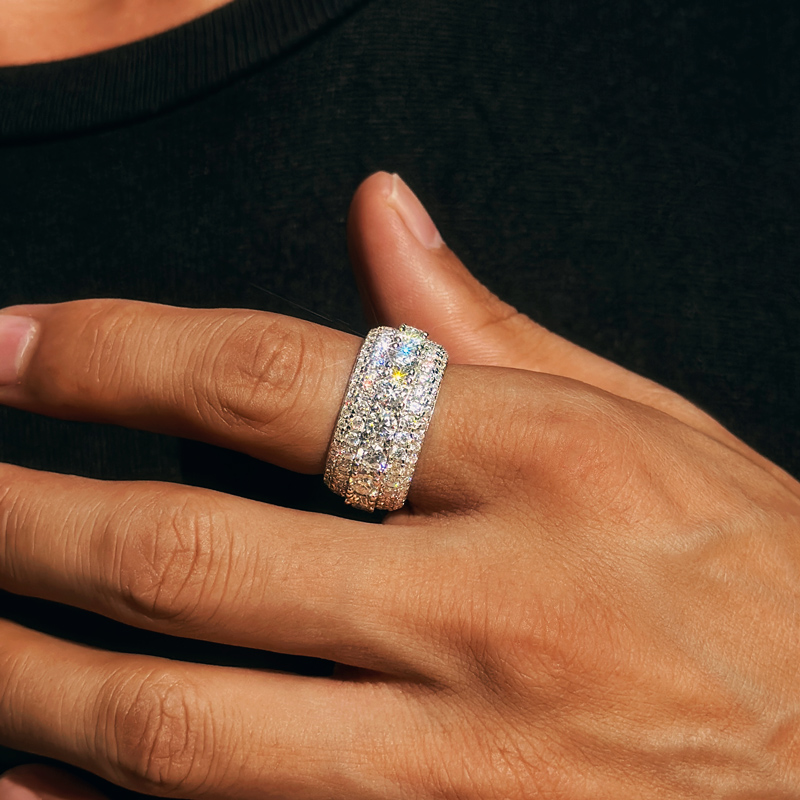 Moissanite Round Cut Band Ring in S925 Sterling Silver Moissanite Round Cut Band Ring in S925 Sterling Silver