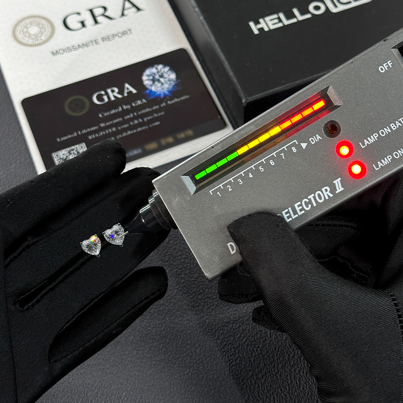 925S & VVS Moissanite 0.3Ct/0.5Ct/0.8Ct/1Ct Heart Cut Stud Earrings