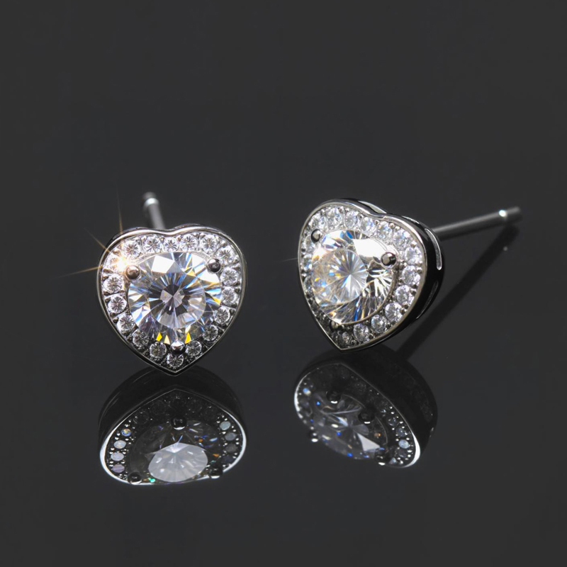 0.5Ct/1Ct Certified VVS1 Moissanite Heart Halo Earrings in S925 Silver 0.5Ct/1Ct Certified VVS1 Moissanite Heart Halo Earrings in S925 Silver