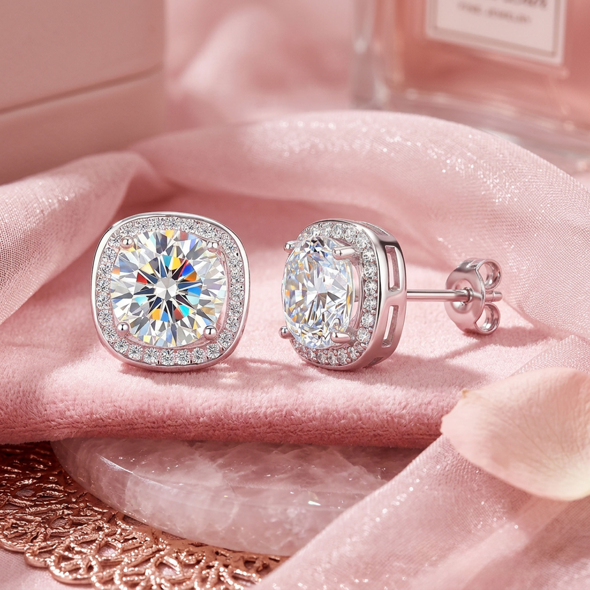 0.5CT/1CT/2CT Square Shape VVS Moissanite S925 Silver Halo Stud Earrings with White Gold 0.5CT/1CT/2CT Square Shape VVS Moissanite S925 Silver Halo Stud Earrings with White Gold