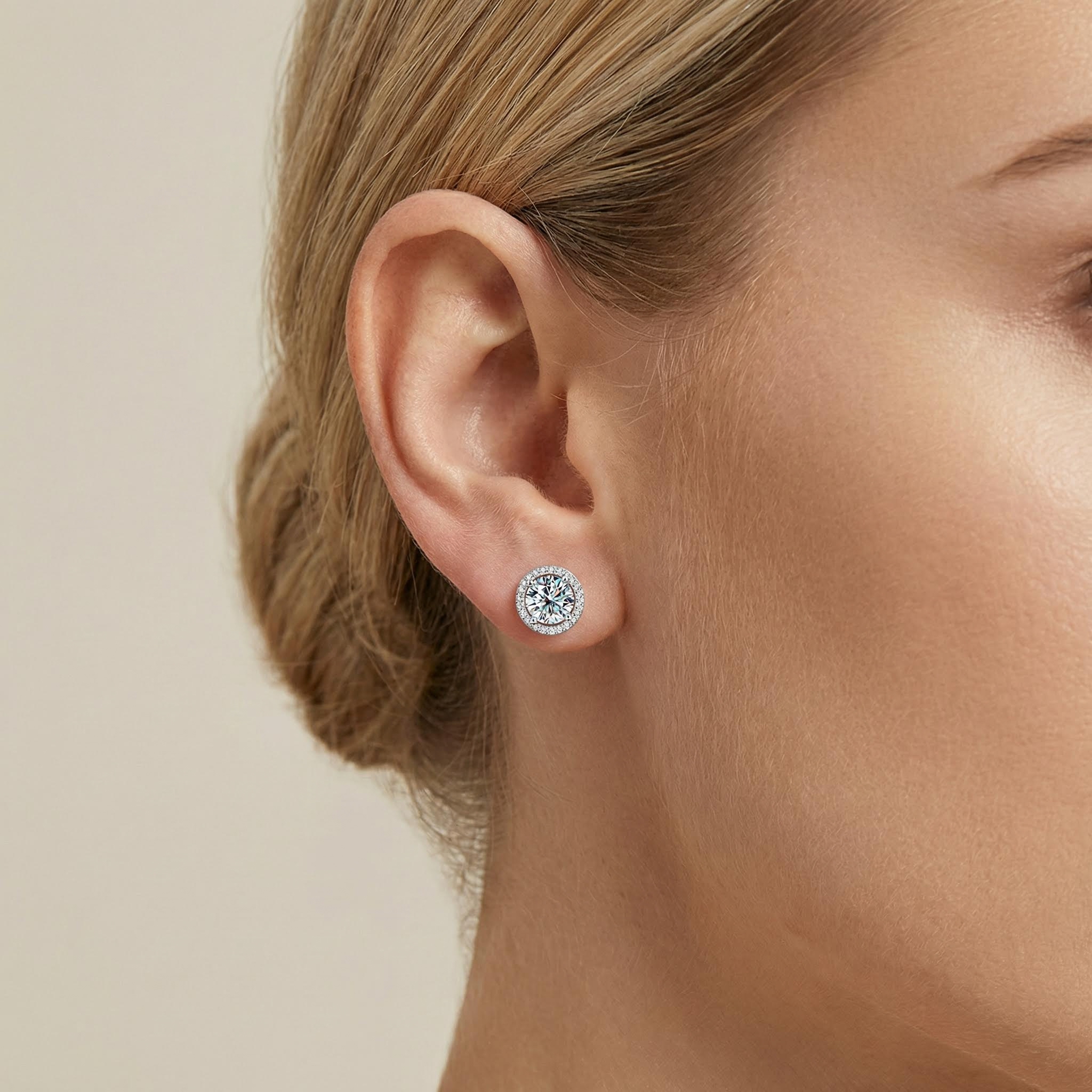 1CT/2CT VVS Moissanite S925 Silver Halo Stud Earrings with White Gold 1CT/2CT VVS Moissanite S925 Silver Halo Stud Earrings with White Gold