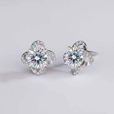 Round Cut VVS Moissanite S925 Silver Clover Stud Earrings