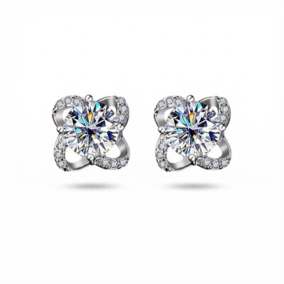 Round Cut VVS Moissanite S925 Silver Clover Stud Earrings