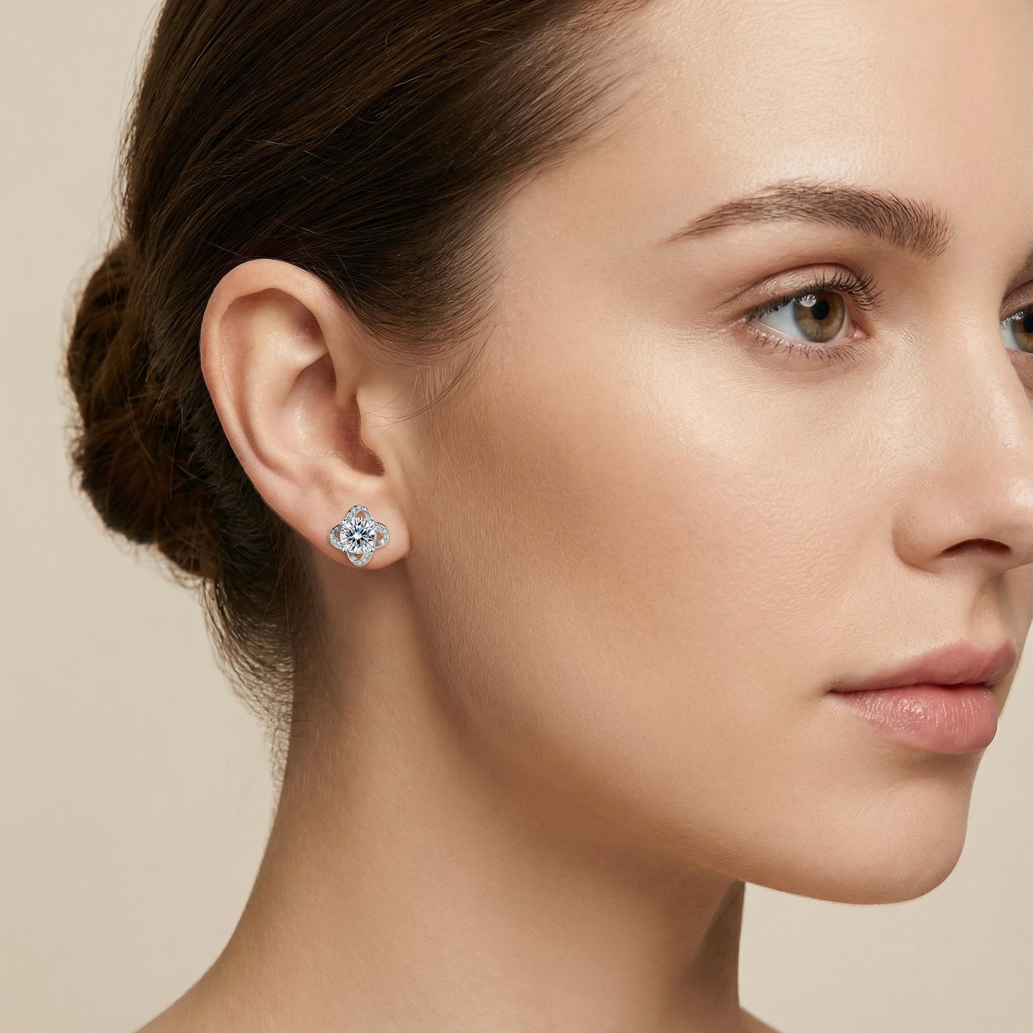 Round Cut VVS Moissanite S925 Silver Clover Stud Earrings