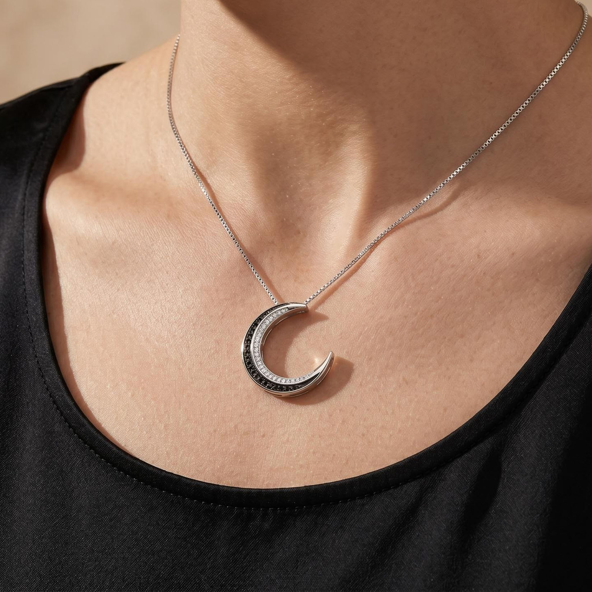 S925 Silver Crescent Moon Diamond Pendant Necklace S925 Silver Crescent Moon Diamond Pendant Necklace