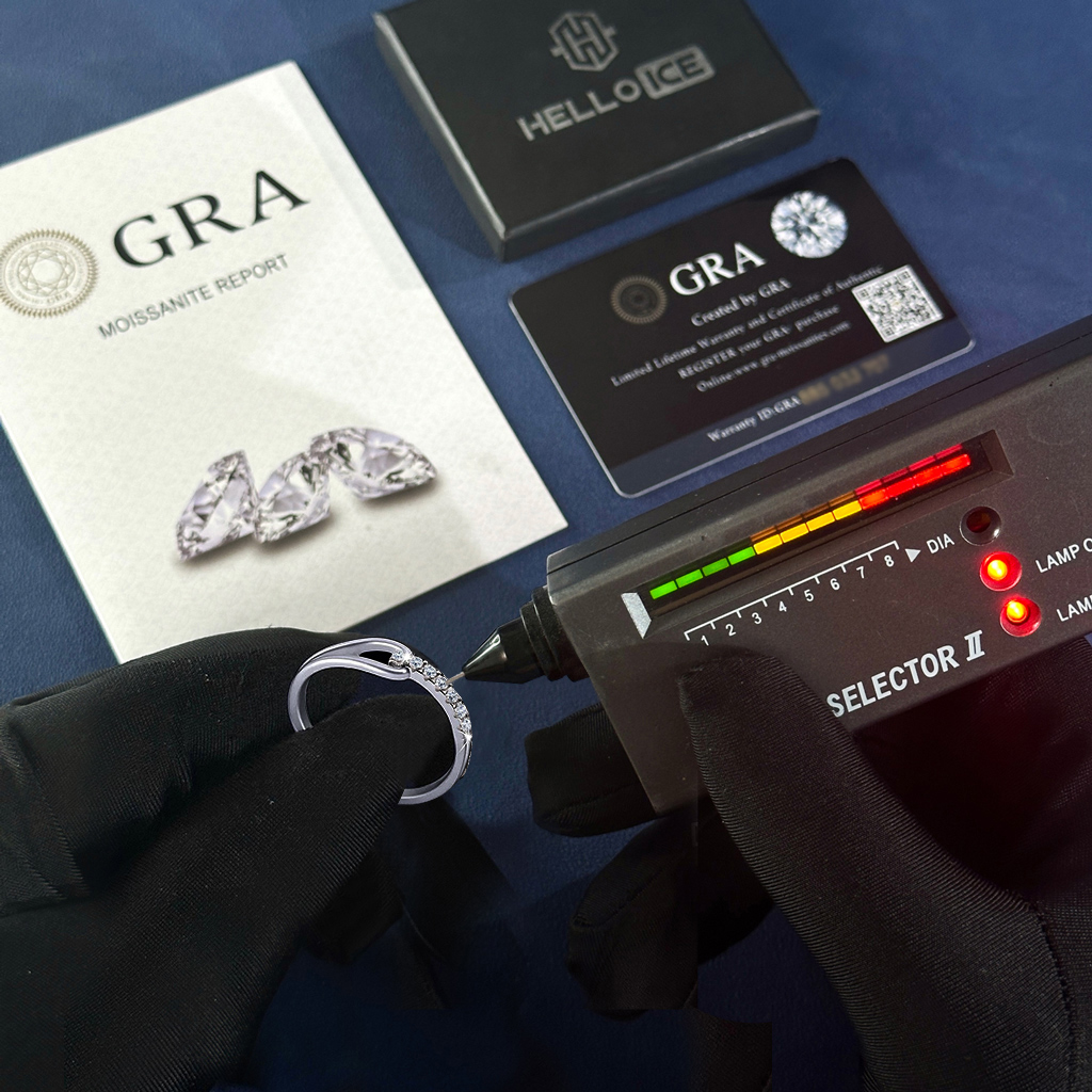 VVS Moissanite S925 Silver Hollow Out Ring VVS Moissanite S925 Silver Hollow Out Ring