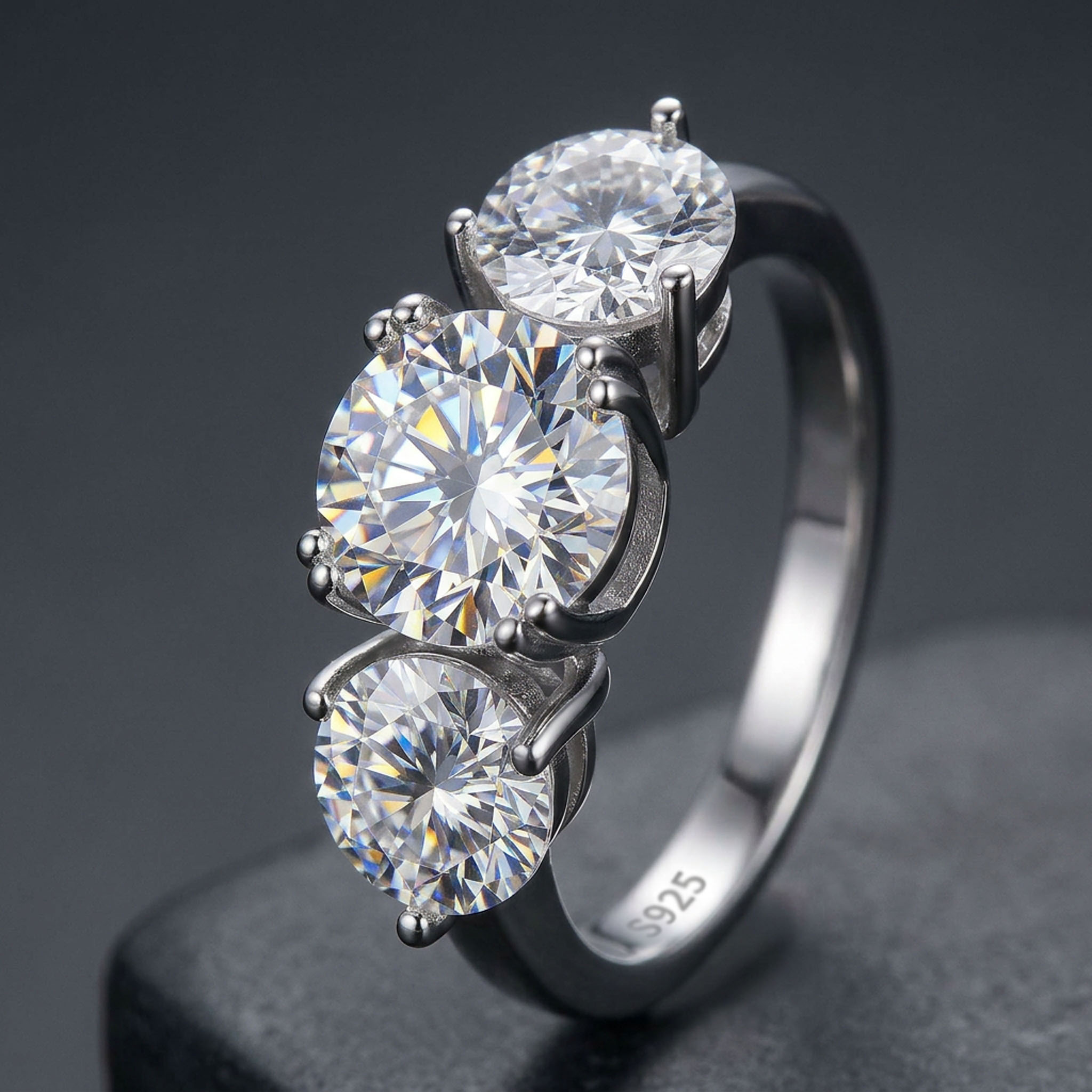 4CT Round Cut VVS Moissanite S925 Silver Three Stone Engagement Ring 4CT Round Cut VVS Moissanite S925 Silver Three Stone Engagement Ring