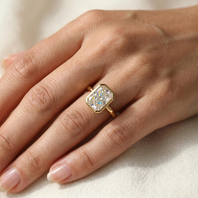 2CT Radiant Cut VVS Moissanite Solitaire Engagement Ring