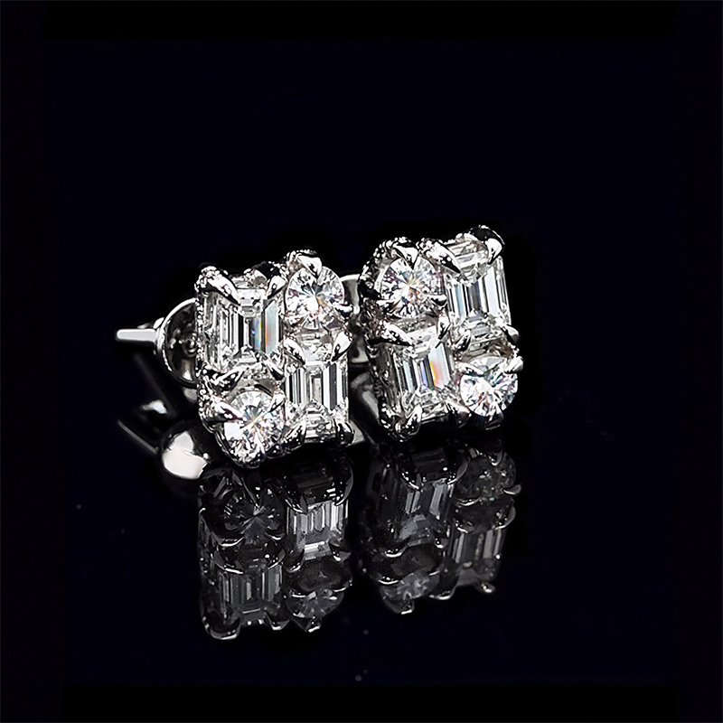 Baguette & Round Diamond Claw Stud Earrings