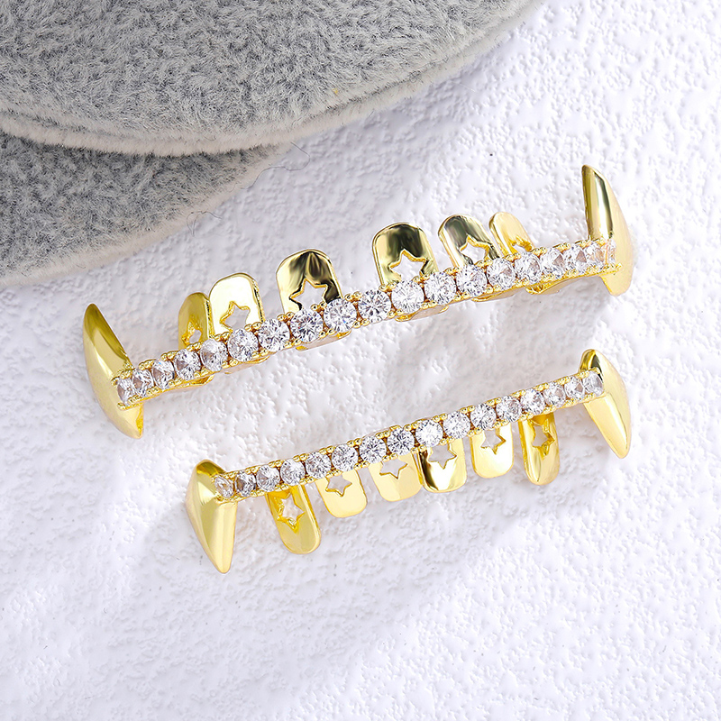 Iced Out Hollow Star Vampire Fang Grillz Set
