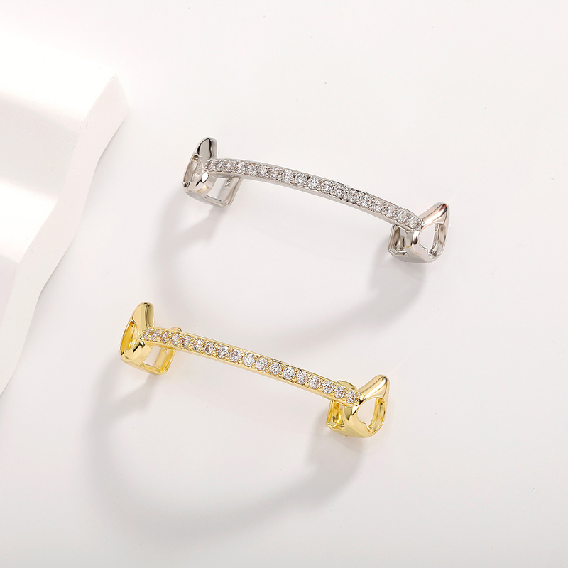 Iced Out One-Line Vampire Fang Grillz