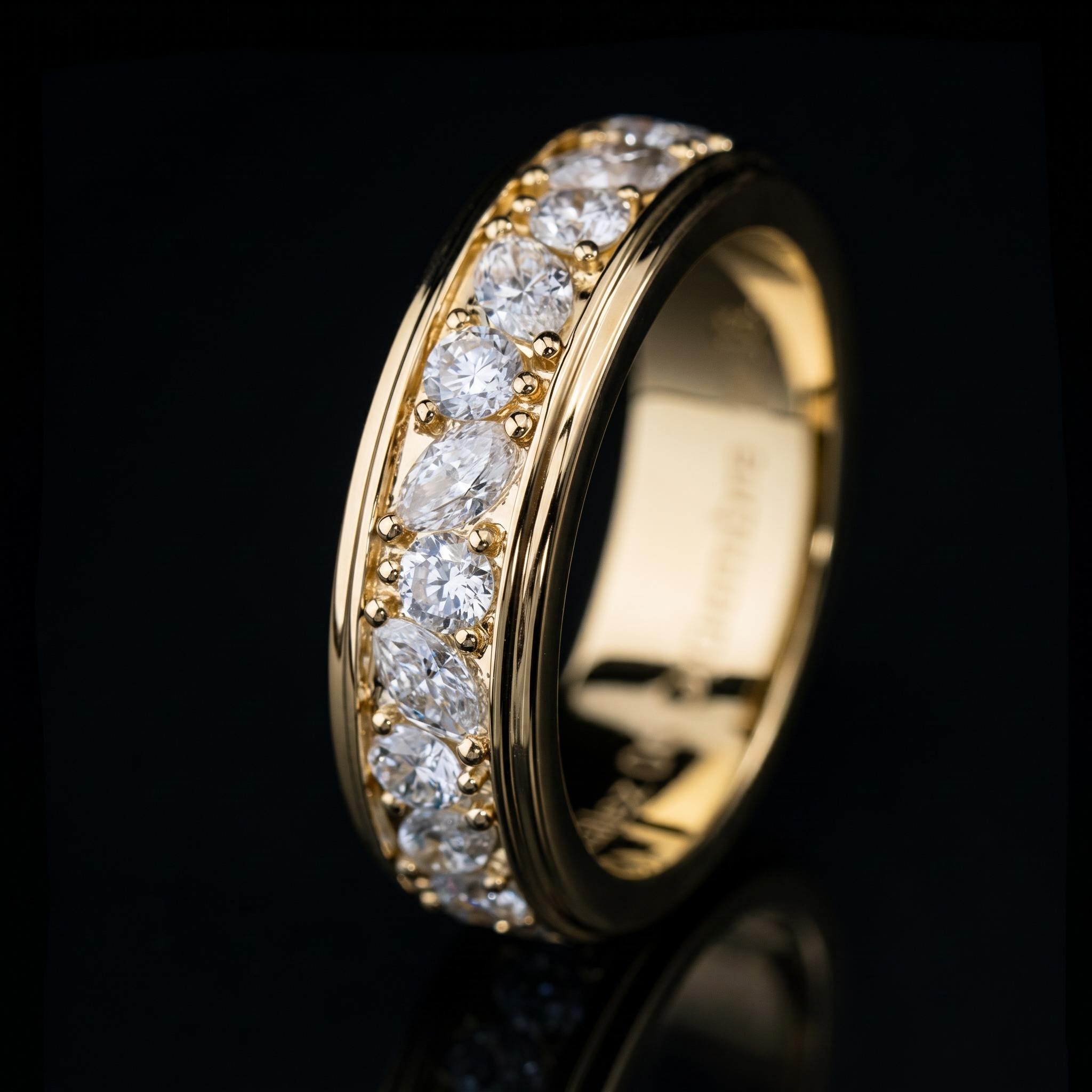 925 Silver & VVS1 Moissanite Marquise & Round Full Diamond Ring 925 Silver & VVS1 Moissanite Marquise & Round Full Diamond Ring