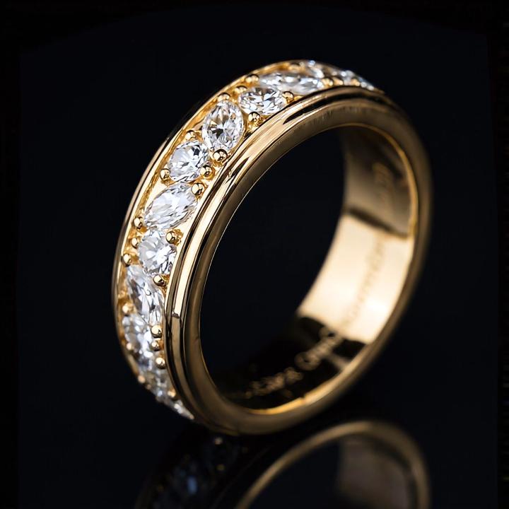 925 Silver & VVS1 Moissanite Marquise & Round Full Diamond Ring 925 Silver & VVS1 Moissanite Marquise & Round Full Diamond Ring