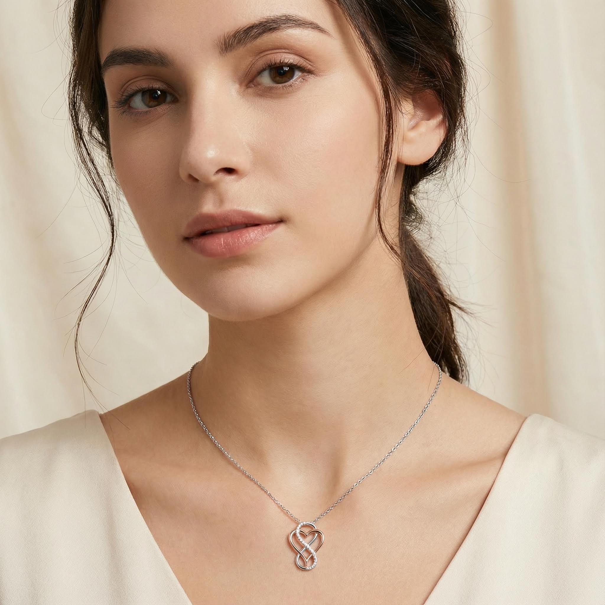 Round Cut VVS Moissanite S925 Silver Heart Infinity Pendent Necklace Round Cut VVS Moissanite S925 Silver Heart Infinity Pendent Necklace