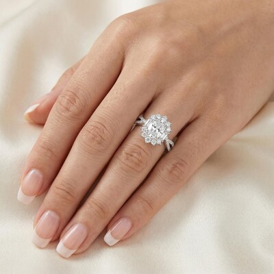 Oval Cut VVS Moissanite S925 Silver Cluster Engagement Ring