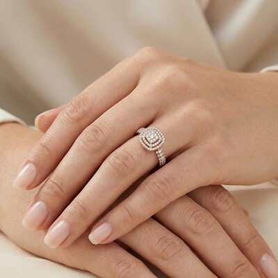 Round Cut VVS Moissanite Double Halo Engagement Ring